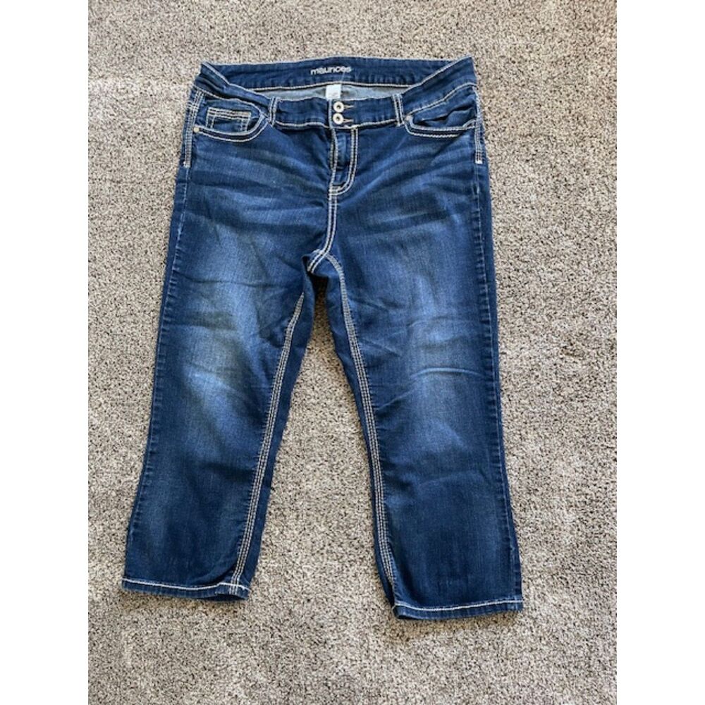 Maurices Double Button Thick Stitch Capri Jeans Womens Size 18 Dark Wash Stretch